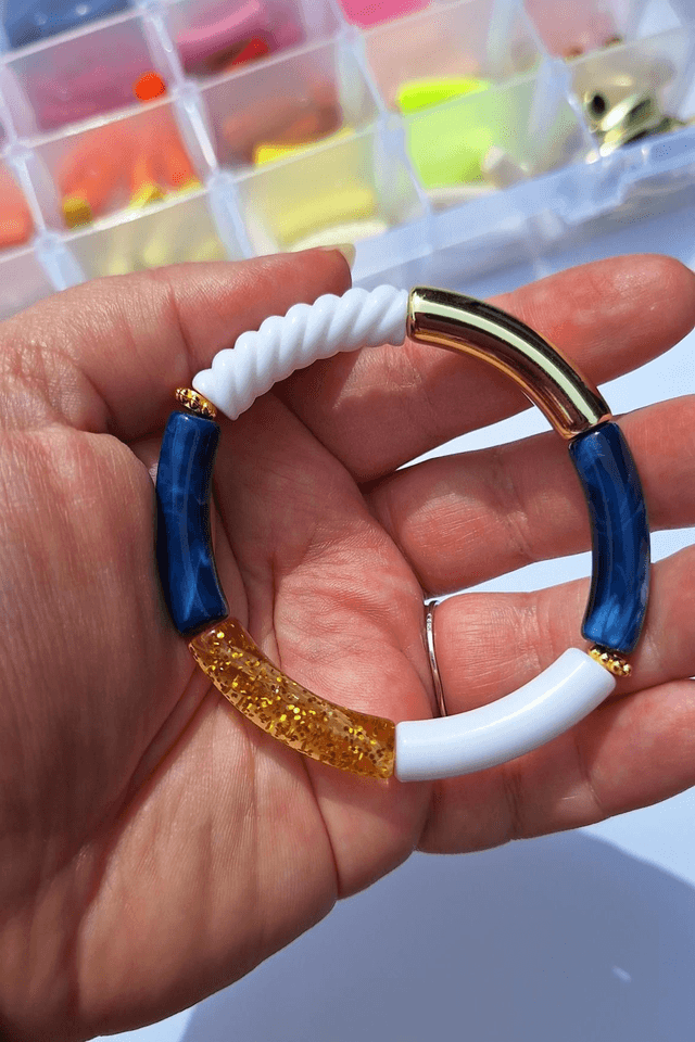 Bracelet Scarlett - 💙🤍 et doré (avec perles rondelles)